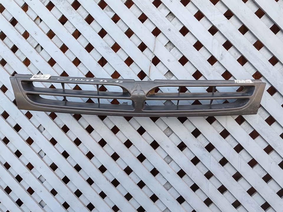 Máscara Mitsubishi Lancer stw 1993 - 1996