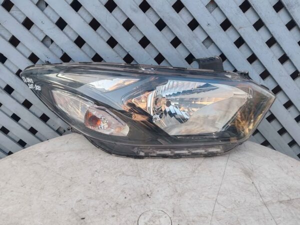 Óptico derecho Chevrolet Onix sin led 2017 - 2020