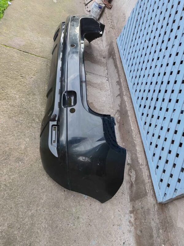 Parachoque trasero Renault Duster 2012 - 2020 - Imagen 4