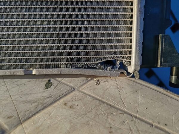 Radiador de agua JAC JS6 2023 - 2025 - Imagen 7