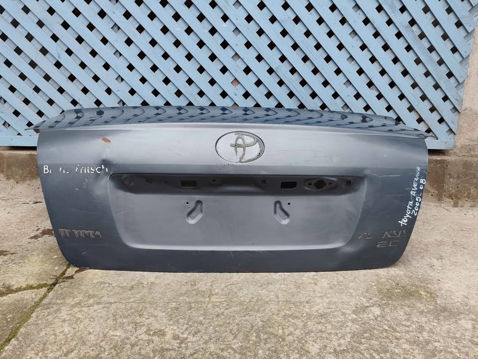 Tapa maleta Toyota Avensis 2005 - 2008
