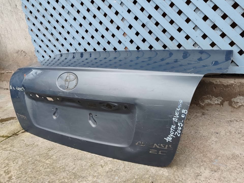 Tapa maleta Toyota Avensis 2005 - 2008 - Imagen 3