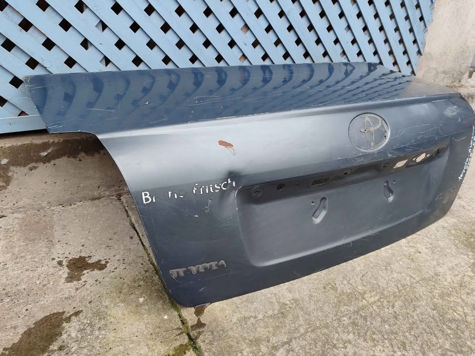 Tapa maleta Toyota Avensis 2005 - 2008 - Imagen 4