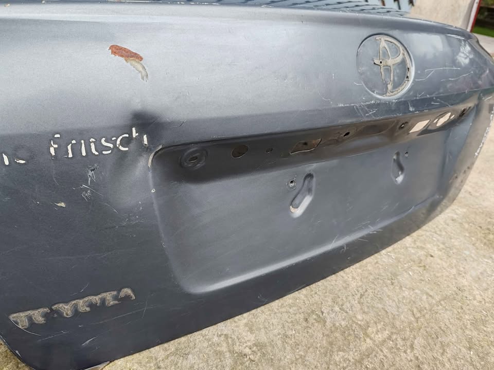 Tapa maleta Toyota Avensis 2005 - 2008 - Imagen 5