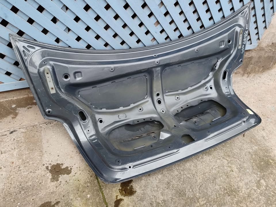 Tapa maleta Toyota Avensis 2005 - 2008 - Imagen 7