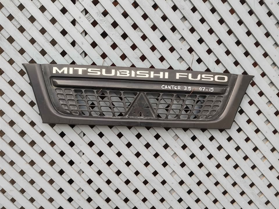 Máscara Mitsubishi Fuso Canter 2007 - 2015