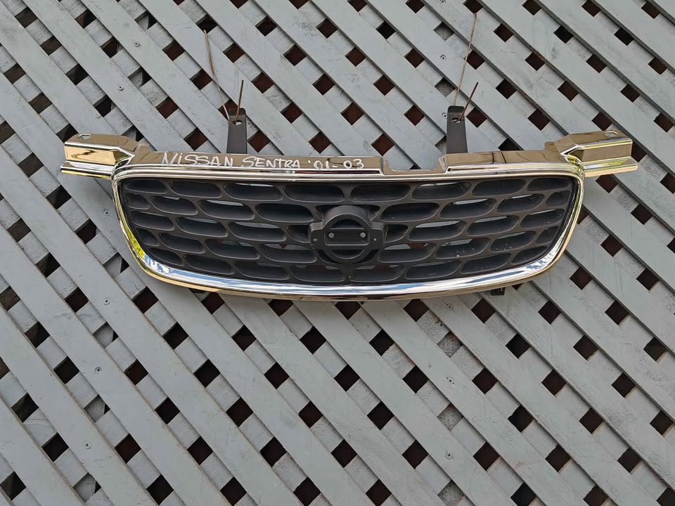 Máscara Nissan Sentra 2001 - 2003