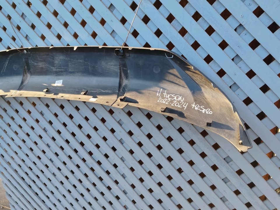 Moldura de parachoque trasero Hyundai Tucson 2022 - 2024 - Imagen 5