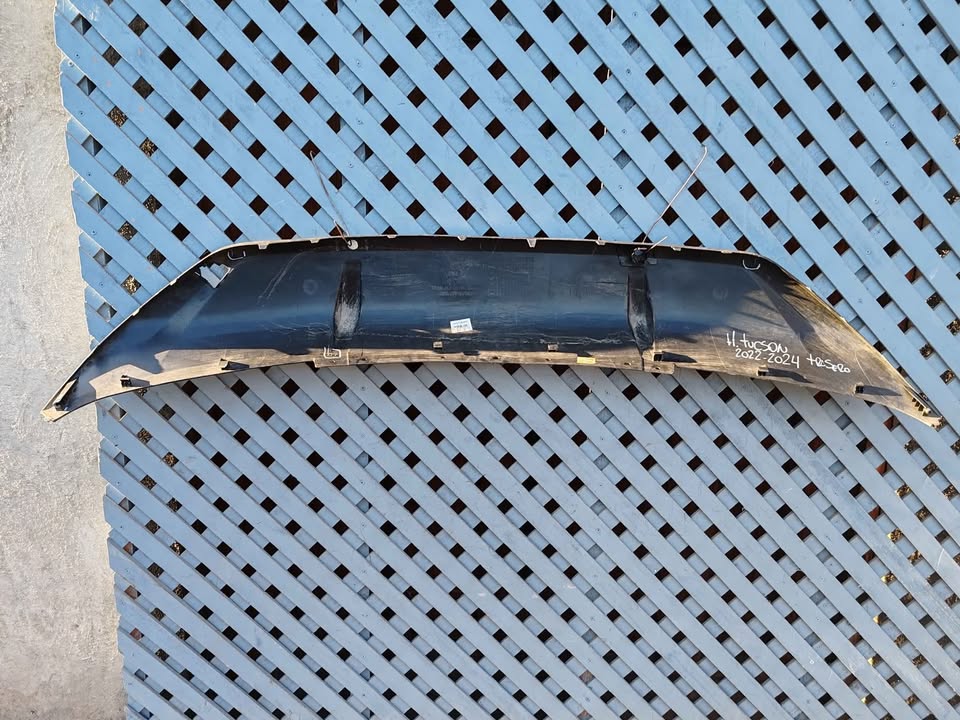 Moldura de parachoque trasero Hyundai Tucson 2022 - 2024 - Imagen 9