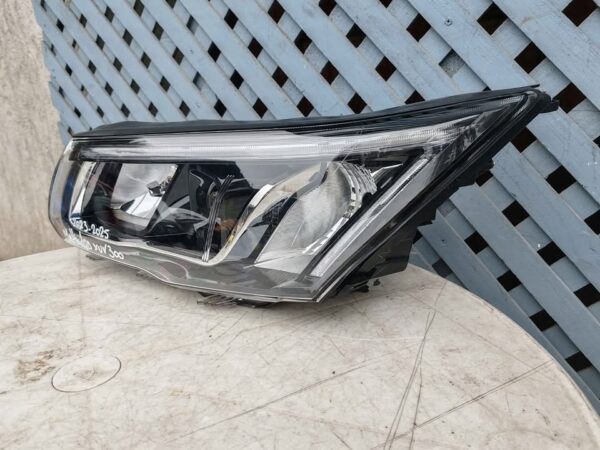 Óptico izquierdo Mahindra XUV 300 2023 - 2025 - Imagen 3