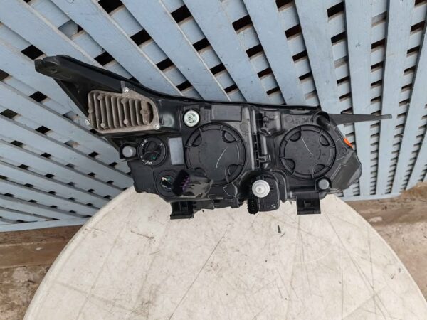 Óptico izquierdo Mahindra XUV 300 2023 - 2025 - Imagen 8