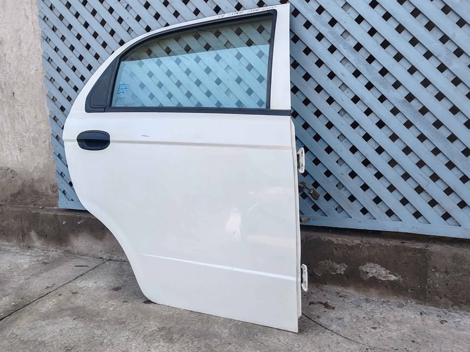 Puerta trasera derecha Chevrolet Spark 2006 - 2010 - Imagen 3
