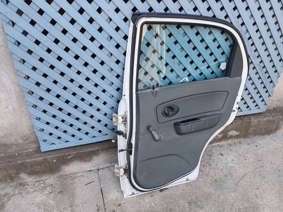 Puerta trasera derecha Chevrolet Spark 2006 - 2010 - Imagen 5