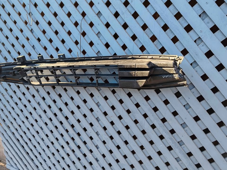 Rejilla de parachoque Suzuki Baleno 2023 - 2025 - Imagen 7