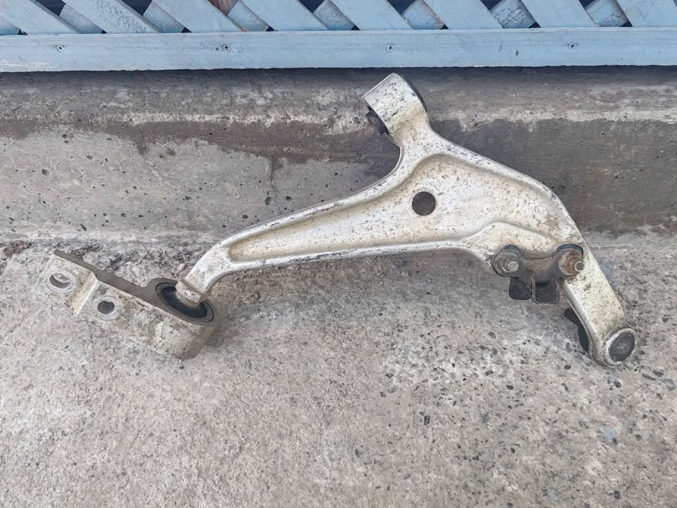 Bandeja delantera izquierda Nissan Xtrail T30 2002 - 2011 - Imagen 4