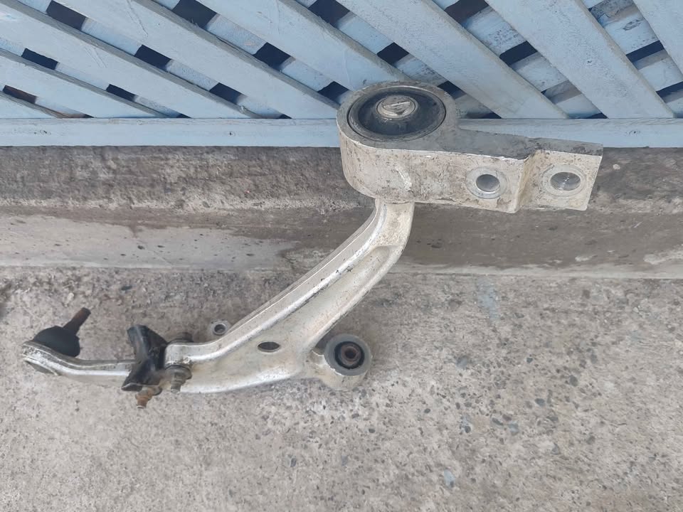 Bandeja delantera izquierda Nissan Xtrail T30 2002 - 2011 - Imagen 6