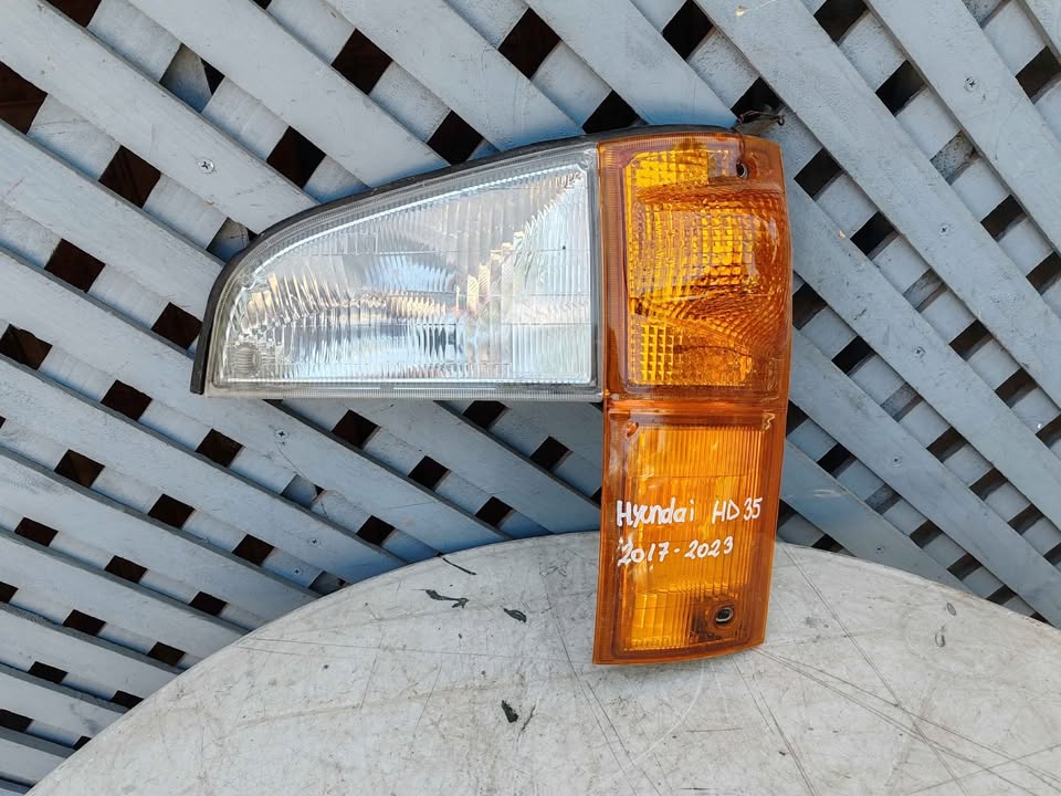 Foco punta izquierdo Hyundai HD35 2017 - 2023