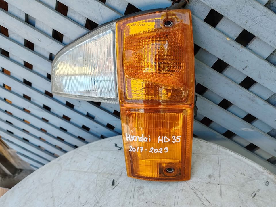 Foco punta izquierdo Hyundai HD35 2017 - 2023 - Imagen 2