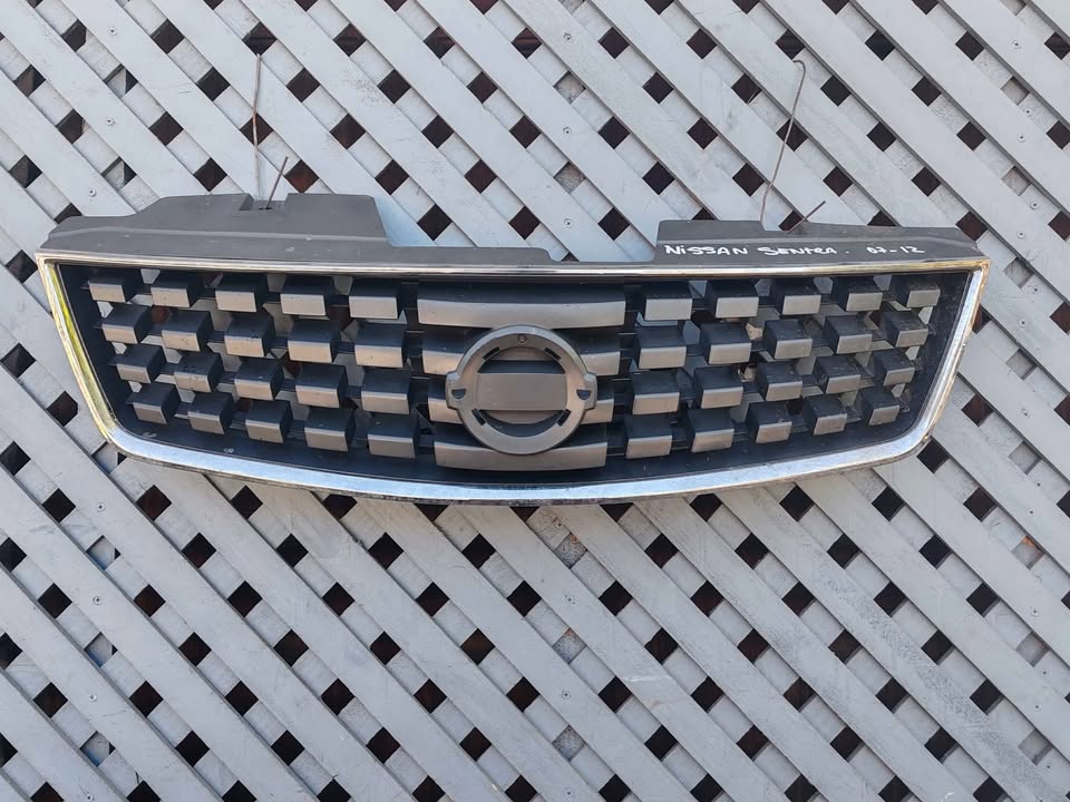 Máscara Nissan Sentra 2007 - 2012