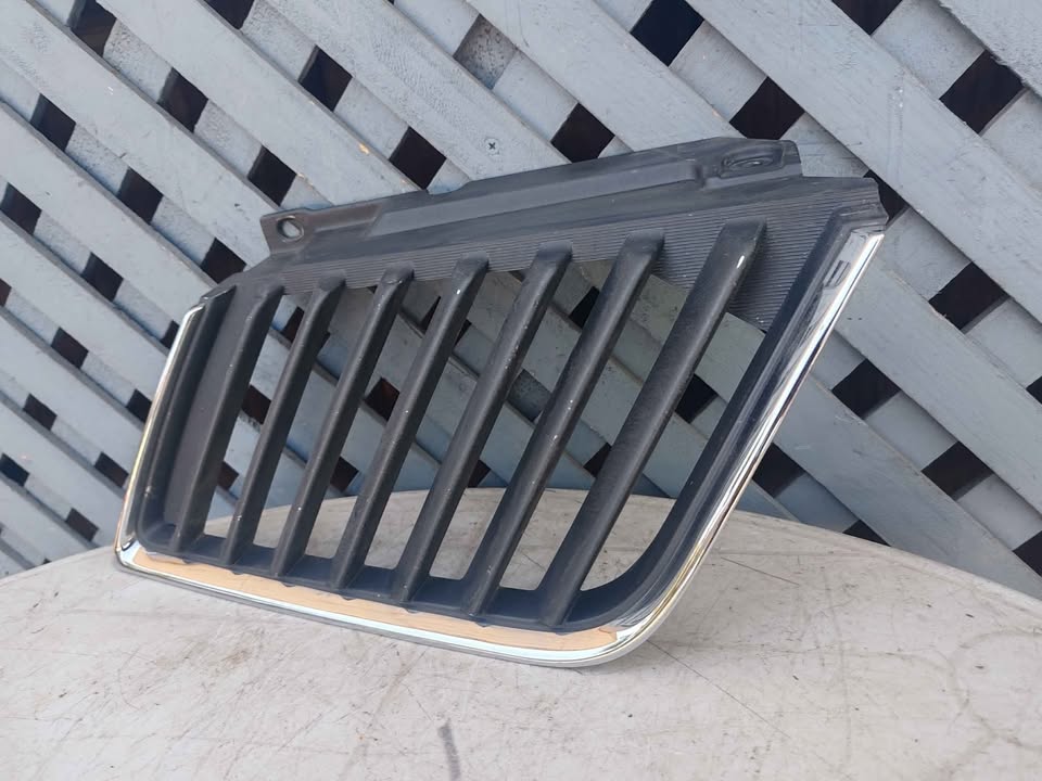 Máscara derecha Mitsubishi L200 2006 - 2009 - Imagen 2