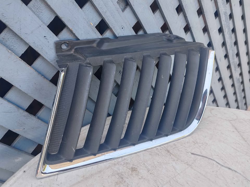 Máscara derecha Mitsubishi L200 2006 - 2009 - Imagen 3