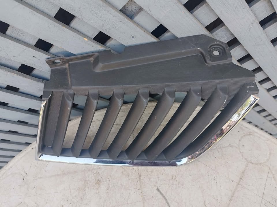 Máscara derecha Mitsubishi L200 2006 - 2009 - Imagen 4