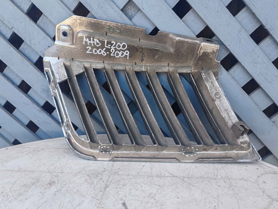 Máscara derecha Mitsubishi L200 2006 - 2009 - Imagen 6