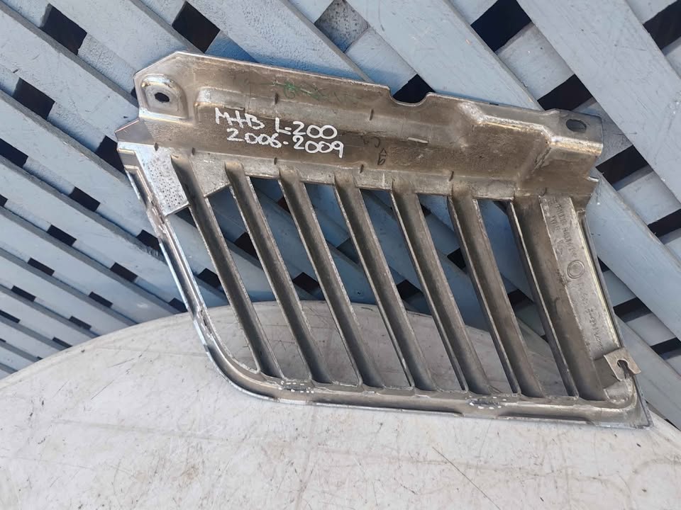 Máscara derecha Mitsubishi L200 2006 - 2009 - Imagen 7