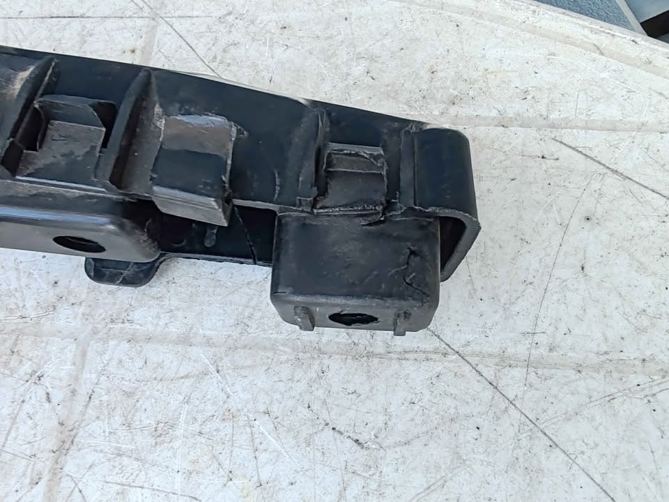 Mensula delantera izquierda JAC Sunray 2016 - 2023 - Imagen 5