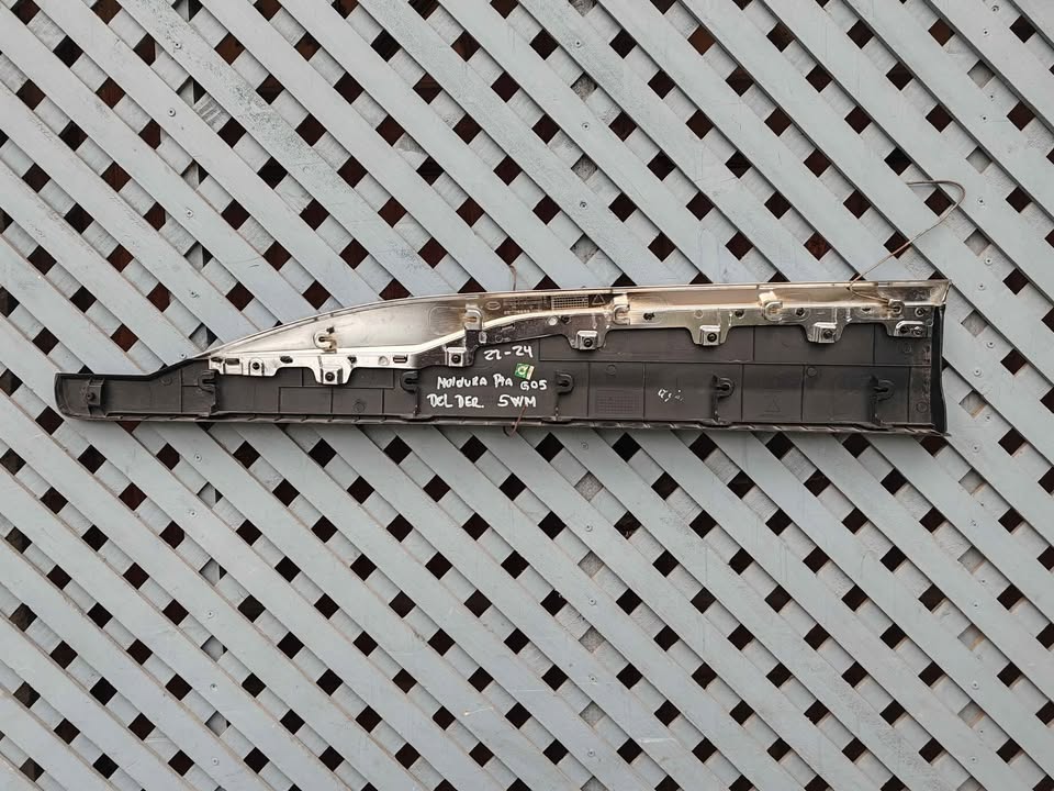 Moldura de puerta delantera derecha SWM G05 2021 - 2024 - Imagen 6