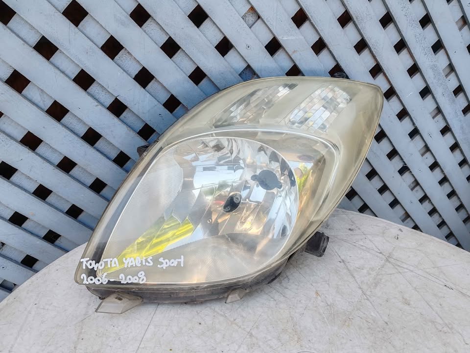 Óptico izquierdo Toyota Yaris Sport 2006 - 2008