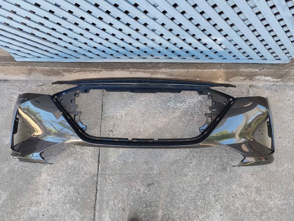 Parachoque delantero Hyundai Accent 2021 - 2023