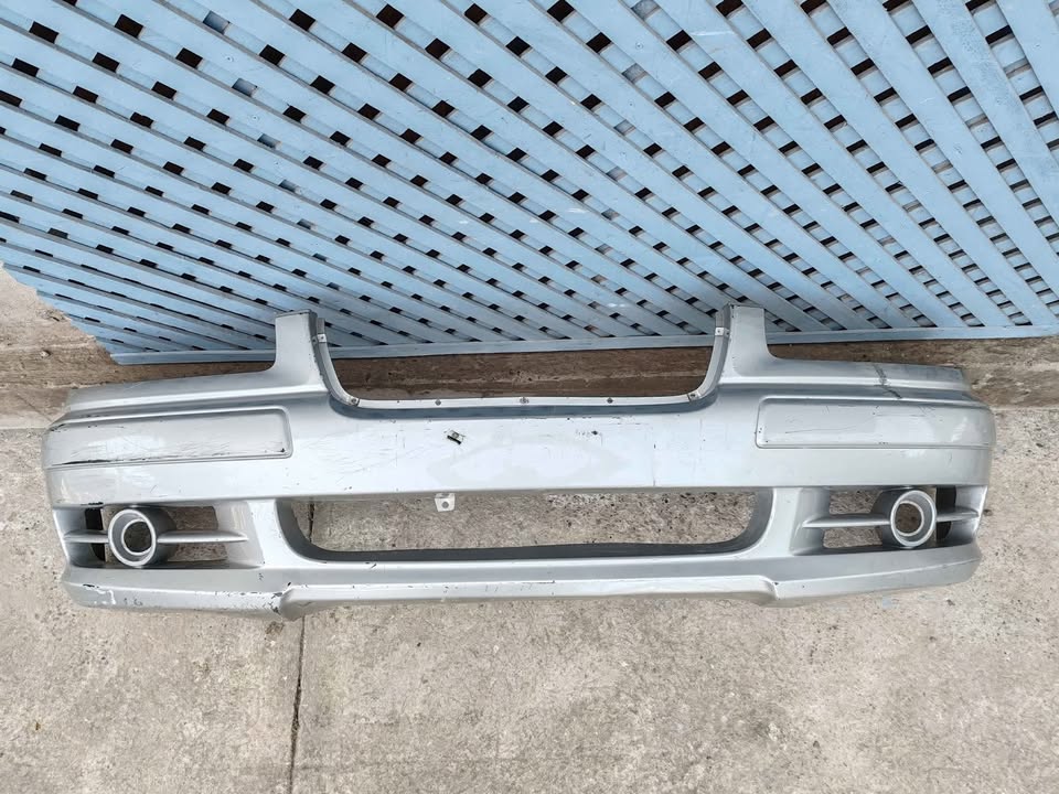 Parachoque delantero Hyundai Trajet 2001 - 2004
