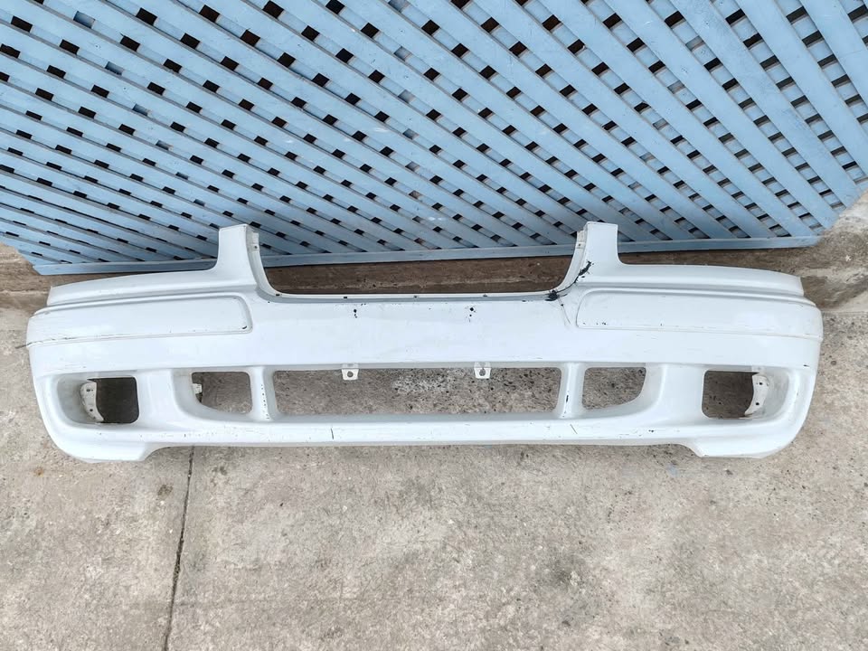 Parachoque delantero Hyundai Trajet 2005 - 2007