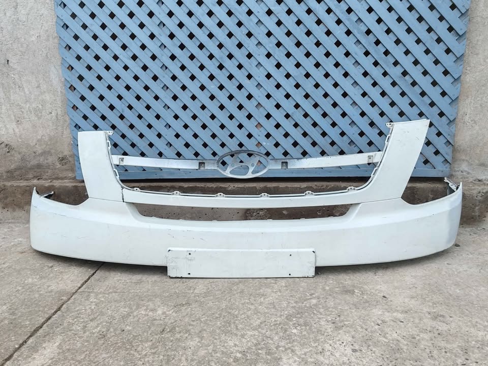 Parachoque delantero superior Hyundai H1 2008 - 2014