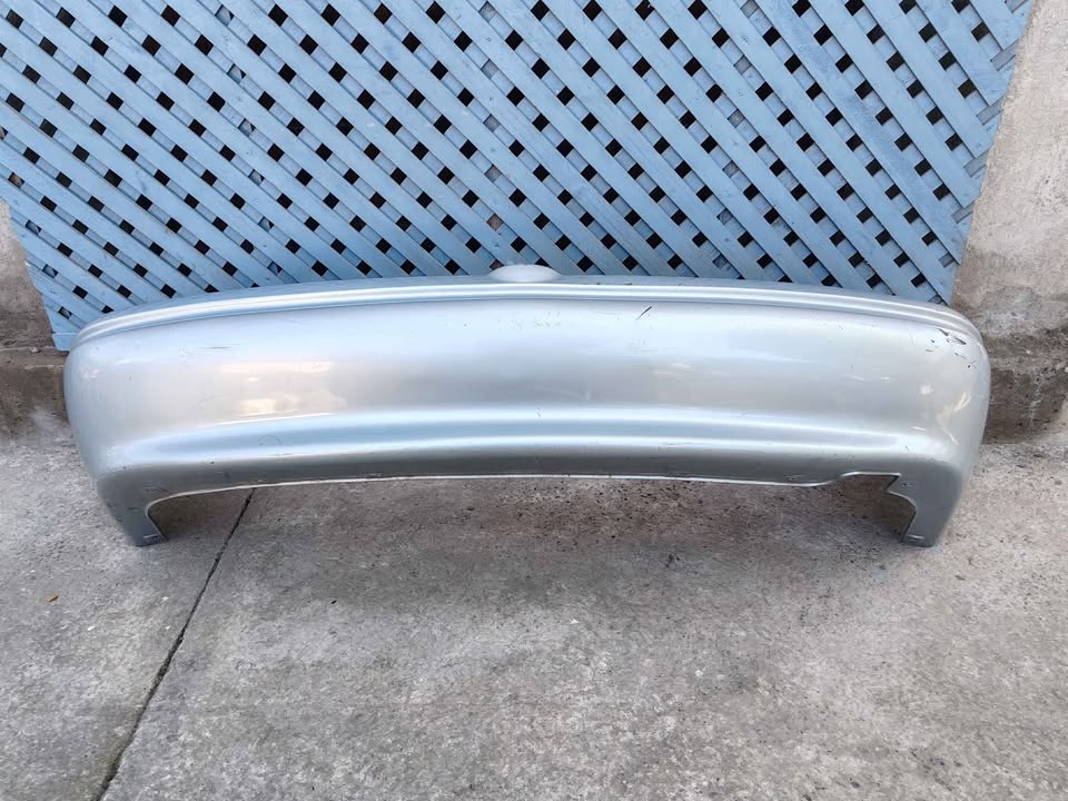 Parachoque trasero Chevrolet Corsa sedan 2000 - 2008
