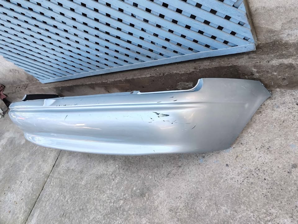 Parachoque trasero Chevrolet Corsa sedan 2000 - 2008 - Imagen 4