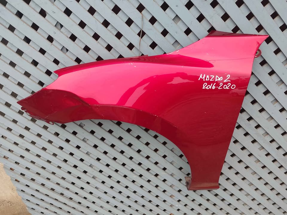 Tapabarro izquierdo Mazda 2 2016 - 2020 - Imagen 2