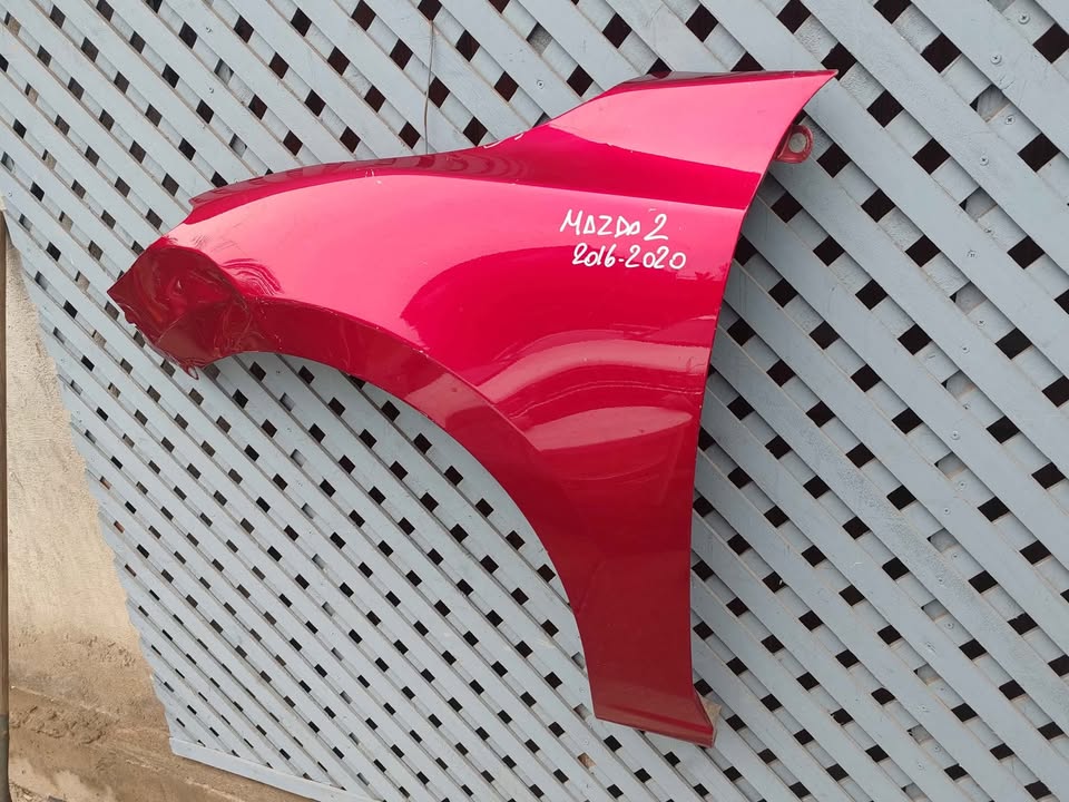 Tapabarro izquierdo Mazda 2 2016 - 2020 - Imagen 3