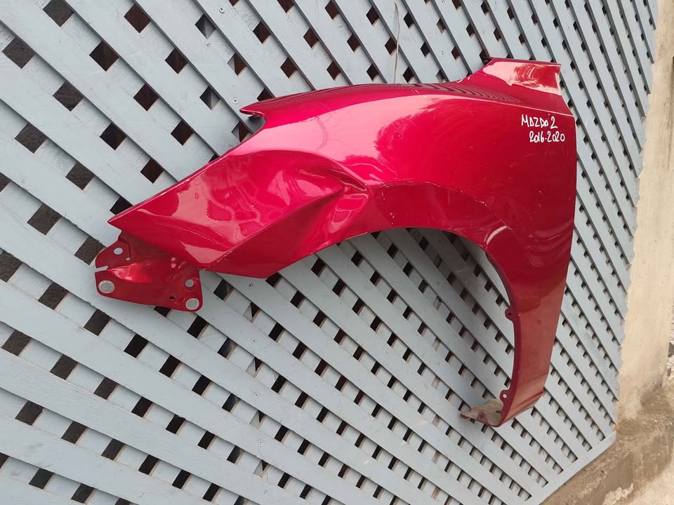 Tapabarro izquierdo Mazda 2 2016 - 2020 - Imagen 5