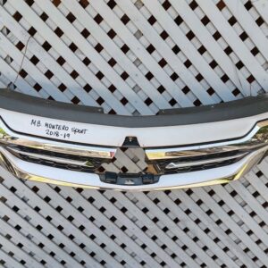 Máscara Mitsubishi Montero Sport 2018 - 2019