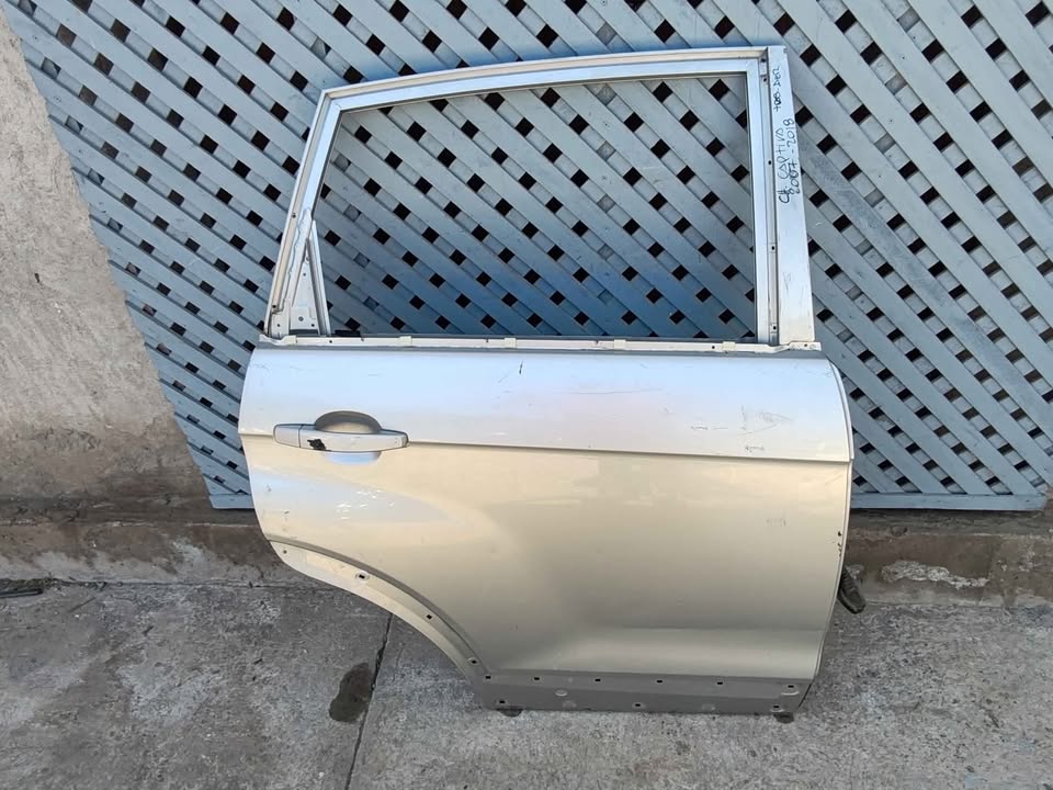 Puerta trasera derecha Chevrolet Captiva 2008 - 2018 - Imagen 2