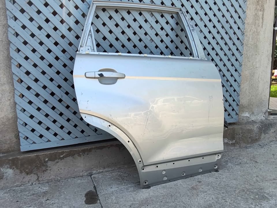 Puerta trasera derecha Chevrolet Captiva 2008 - 2018 - Imagen 4
