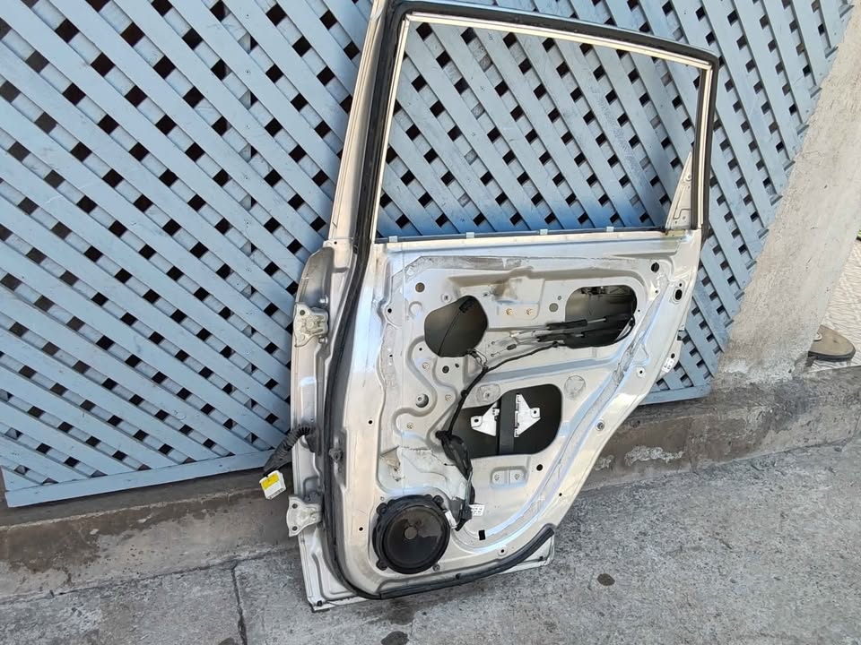 Puerta trasera derecha Chevrolet Captiva 2008 - 2018 - Imagen 6