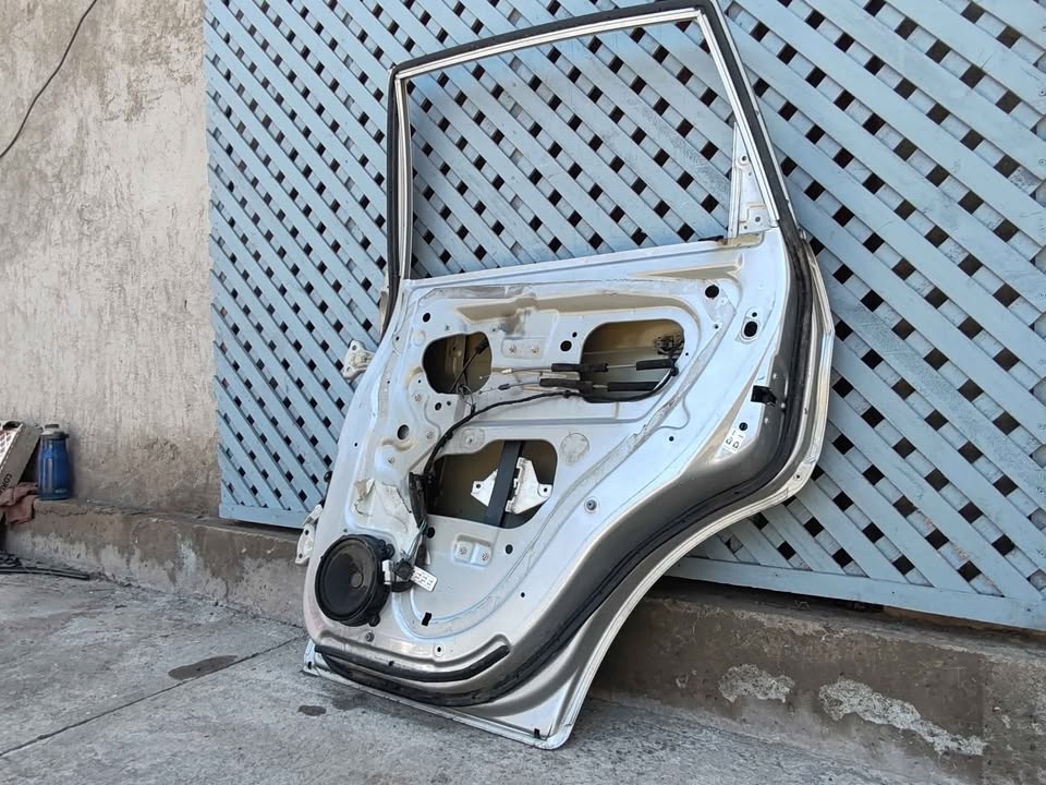 Puerta trasera derecha Chevrolet Captiva 2008 - 2018 - Imagen 7