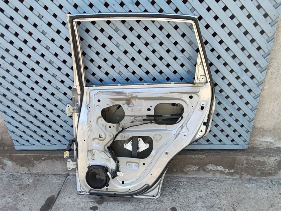 Puerta trasera derecha Chevrolet Captiva 2008 - 2018 - Imagen 8