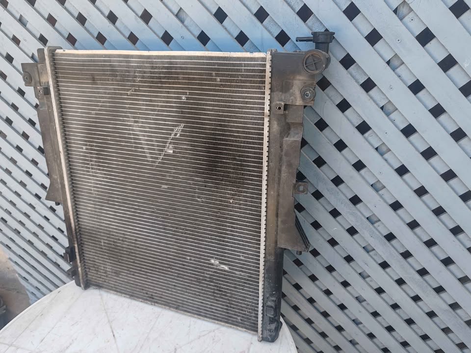 Radiador de agua automático Mitsubishi L200 2016 - 2023 - Imagen 4