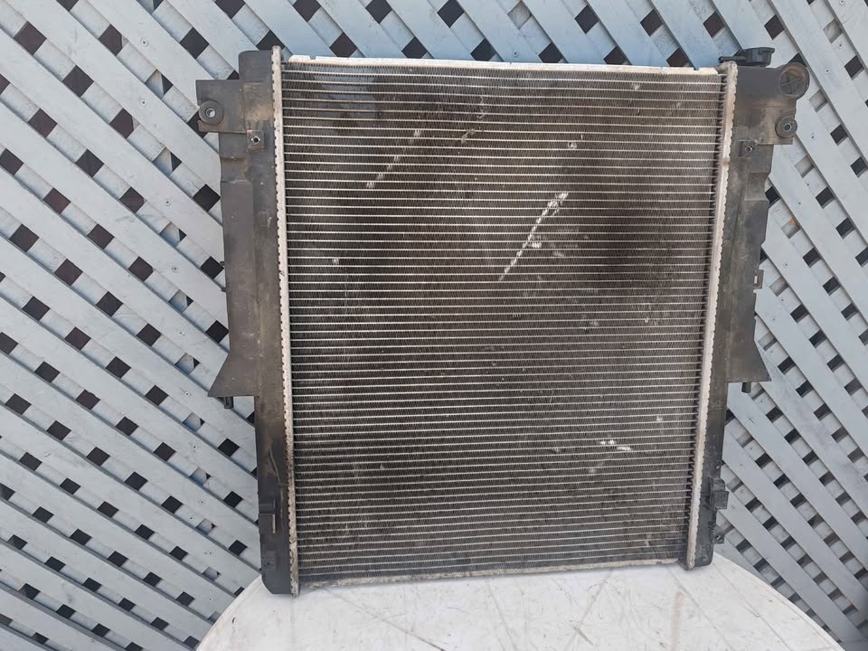 Radiador de agua automático Mitsubishi L200 2016 - 2023 - Imagen 5