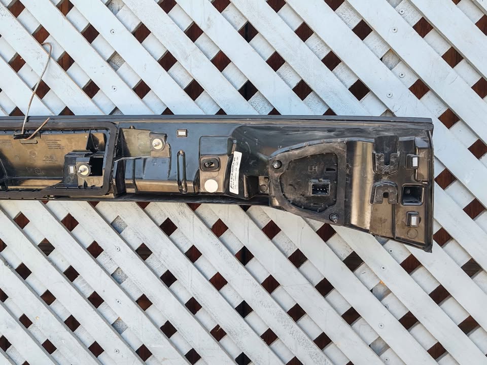 Embellecedor de portalón Volkswagen Nivus 2021 - 2024 - Imagen 7