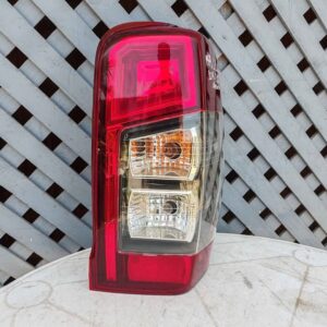 Foco trasero derecho Mitsubishi L200 2019 - 2022